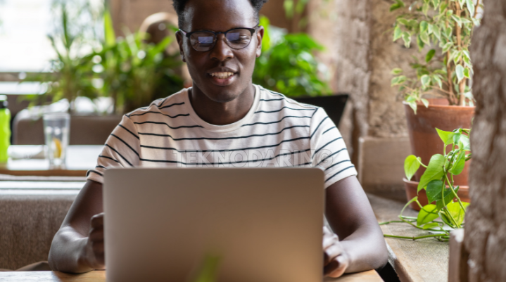 How to Download Apps on a Computer or Laptop